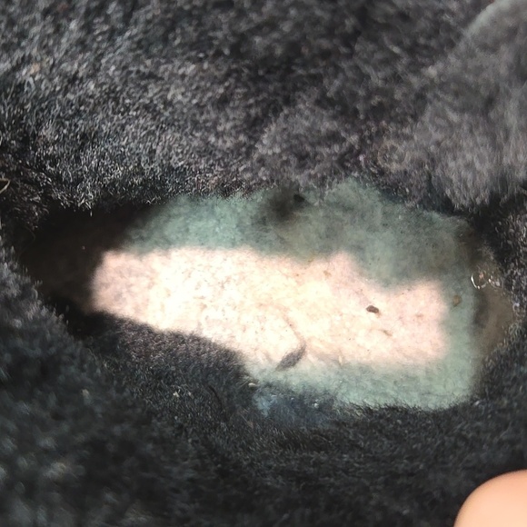 Ugg Australia Women's 3352 Button Black Suede Sheepskin Ankle Boots Shoes Sz 9 - Picture 9 of 11